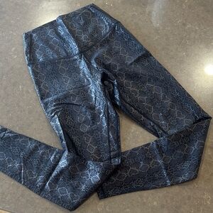 NEW Colorfulkoala black snakeskin print leggings. Never worn. Size medium.